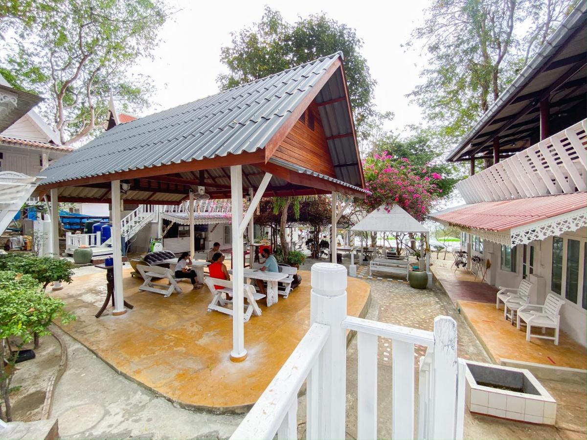 Banthaisangthain Resort Koh Samet Bagian luar foto